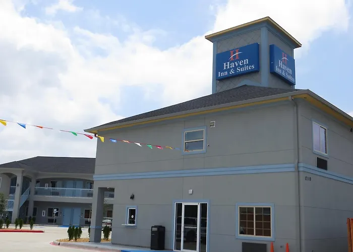 Haven Inn & Suites Willowbrook (Adults Only)